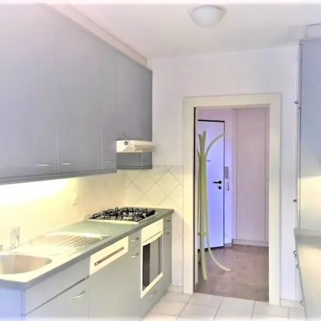 With Garden In Apartamento Nyon